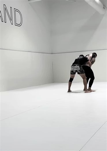 Clean foot sweep off a single, I should’ve kept connection but eh it is what it is #bjj #grappling #jiujitsutiktok #sharethis #nogi