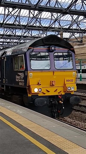Direct Rail.Services Class 66432 Passing Carlisle Citadel Railway Station