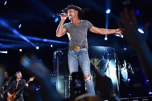 Video Shows Fan Touched Tim McGraw Inappropriately