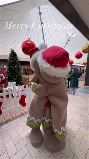 🎅✨ Great to see so many children enjoying the free meet & greet with Santa Claus and the Gingerbreads today! ✨🎅 Santa Claus will be back tomorrow, joined by the Animated Elves for even more festive fun. 🕛 12pm – 4pm 📍 Next to Ted’s Potatoes, Gracechurch Centre Proudly funded by Visit Royal Sutton Coldfield BID 🎄 | Visit Royal Sutton Coldfield BID