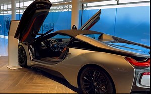 汽车：新款 2024 BMW i8 敞篷跑车 |外观和内部