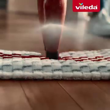 A tua forma de limpar o chão está prestes a mudar. Vileda 1-2 Spray Max é rápida, cómoda, eficaz e super fácil de armazenar. Descobre-a e desfruta do teu pavimento! #ViledaPortugal #LarDoceLar #SenteATuaCasa #Limpeza #Lar | Vileda Portugal