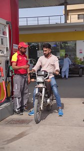 Shell Service Champions humari hifazat ke liye humein safety ka mashwara detay hain. Insay larnay ke bajaaye inhen appreciate karein aur is kaam mai inka saath den. Shell #badloapniaadat #shell | Mubeen ul Haq