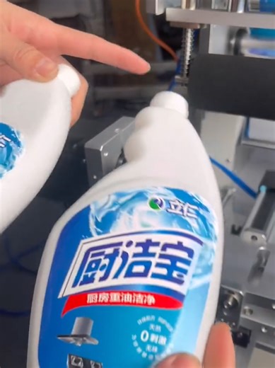 Semi-automatic label machine for special-shaped bottles