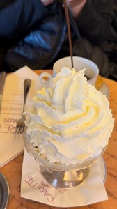 It’s cold weather in Paris. You know what that means…. Holiday lights and Hot chocolate on the menu this week. What’s your favorite. | La Cuisine Paris