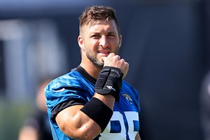 Tim Tebow Shows Off Tight End Skills During Training Camp