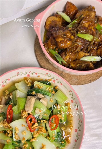✅Ide Menu Masakan Rumahan Ayam Goreng Mentega -Bahan : Marinasi 30 menit 1/2 ekor ayam 1 sdm air jeruk nipis 1 sdt jahe parut 1 sdm kecap asin 1 sdt kaldu bubuk 2 sdm maizena -Bahan saus : 3 sdm kecap inggris 1 sdm saus tiram 2 sdm kecap manis 1 sdm gula pasir 1/2 sdt kaldu bubuk 40ml air -Bahan tumis : 5 siung bwg putih (cincang) 1/2 bwg bombay -Tambhan (optional) Cabe merah Daun bawang Pakcoy Cah Bwang Putih Bahan : Pakcoy secukupnya 5 siung bwg putih (geprek/cincang) 2 sdm saus tiram Garam Ka