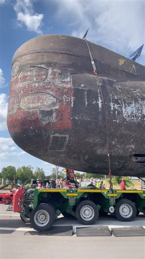 5.5K views · 464K reactions | 350 Tons, 30 axle lines, 240 wheels #SubmarineTransport #MoveTheWorld #TiiScheuerle #InterCombi #SpeditionKübler #TechnikmuseenSinsheimSpeyer #Schwertransport #DasUBoot #HeavyTransport #u17uboot | TII Group | Facebook