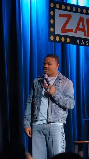 Officer gone have to bring her a 6 wing and a Pepsi to get her to start talking 😂😂😂😂😂😂😂😂😂. #crowdwork #standupsundays #wshh #shaderoom 🎥: @mr.minzie | Dyon Brooks