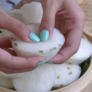 PUTO (FILIPINO RICE CAKE) This Puto recipe is mainly made from rice flour, coconut milk and sugar. This soft and fluffy Filipino steamed rice cake paired with a hot cup of coffee will surely make your afternoon snacks more enjoyable! INGREDIENTS: 2 cups rice flour 1/4 teaspoon salt 3/4 cup white sugar 2 teaspoon baking powder 2 teaspoon instant yeast 1 cup coconut milk 1 cup hot water 1 tablespoon oil 1 teaspoon anise seeds (optional) #foxyfolksyrecipes #puto #PinoyKakanin | Foxy Folksy - Modern