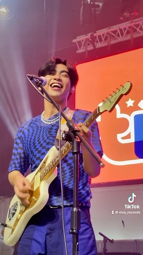 So, ano po ba pangalan niyo Kuya? Kimiii 😍❤️ RJ Cruz of The Juans everyone ✨✨ Ayan alam niyo na PANGALAN. Stream “Pangalan” by The Juans on all digital streaming platforms. 🔗 https://youtu.be/jxQZA4dIX6E | Viva Records