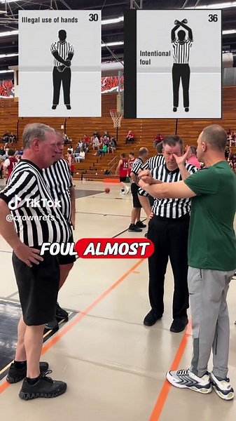 👊 Master the Hit Signal! 🏀 In this camp clip, we break down the illegal use of hands signal (a.k.a. the hit signal) and give you different options depending on the type of contact. 💡 Pro Tip: Be ambidextrous—pop out your off arm at shoulder level and strike your forearm with the bottom of your fist. Practice using both arms to enhance your presentation and adjust the height based on the specific contact you see. 💪👌 Want to level up your signals? Check out Signal School Boot Camp via the lin