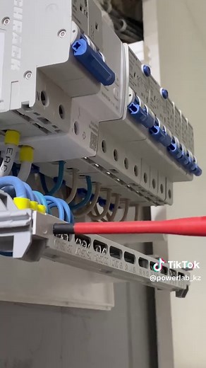 Щит навесной 12 модулей и автоматизация от Schrack