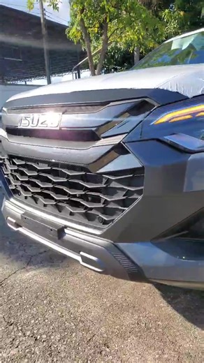 10K views · 287 reactions | 2024 Minor Change Isuzu Dmax VCross Double Cabin 3.0 Diesel Turbo Engine 6 Speed Automatic Transmission 4WD Metallic Gray Color fresh manufactured | RO-RO IMPORTERS | Facebook