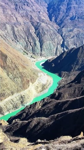 雲南金沙江：月亮灣 #travel #旅行 #beautifuldestinations #travelphotography #chinatravel #金沙江