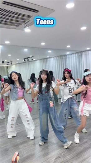 Which team wins? SUBSCRIBE & VOTE! Copines viral tiktok trend #fyp #trending #dancebattle