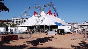 Le Cirque Knie a pris ses quartiers sur la Plaine de Plainpalais aujourd'hui. Les représentations débutent jeudi et se poursuivent jusqu'au 11 septembre prochain ⬇️ | Léman Bleu