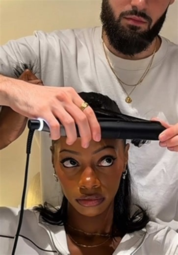 Sleek 90s Inspired High Ponytail Tutorial