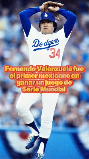 El 23 de octubre de 1981, Fernando Valenzuela escribió su nombre con letras doradas en la historia del béisbol. Ese día consiguió el primer triunfo para un mexicano en una Serie Mundial, lanzando juego completo con los Dodgers de Los Ángeles ante los Yankees de Nueva York. El “Toro de Etchohuaquila” permitió 4 carreras, 9 hits, 7 pasaportes y 6 ponches, en una actuación que inspiró a toda una generación. ⚾🐂🇲🇽🔥 #SabíasQue #SabíasQue #FernandoValenzuela #ToroDeEtchohuaquila #Dodgers #SerieMund