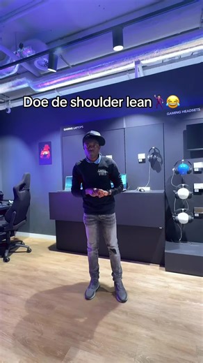 Learn the Shoulder Lean Dance with Siggy & D1ns