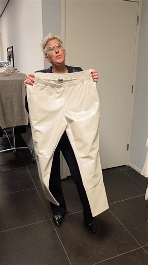14K views · 68 reactions | LAATSTE MATEN OPRUIMING EXXCELENT 朗 VAN...69.95 VOOR 35 EURO!!! LAATSTE LEDERLOOK PANTALONS IN DE KLEUR PARELMOER.....NOG VERKRIJGBAAR IN DE MATEN... 44....VALT ALS EEN MAAT 44/46 46...VALT ALS EEN MAAT 46/48 48....VALT ALS EEN MAAT 48/50 BIJ INTERESSE MAG JE EEN WHATSAPP STUREN NAAR 06 42 43 14 24 DAN HELPEN WE JE GRAAG VERDER X | Natasja Fashion | Facebook
