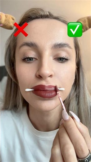 Lip hack with cotton swab 🤯 #tutorial #makeup#viral