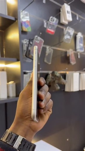 Inspector Gadget on Instagram: "🚨iPhone 11 ⚡️Storage 128 Gb 💰 Ksh 30,000 🚚 Delivery/Collection"