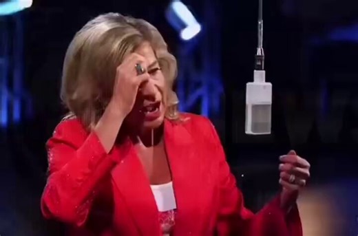 Katie Hopkins beschrijft wat er volgens haar met het VK gebeurt.Ze zegt dat Groot-Brittannië "in alle opzichten is overspoeld" door moslims.En noemt het een overname veroorzaakt door links