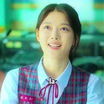 La chica vigila al amor secreto de su amiga por ella.#kdrama #movie