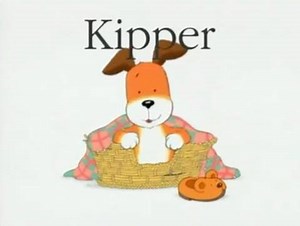 Kipper (1997) Denna serie följer hunden Kipper som i varje avsnitt går på upptäcksfärd med sina vänner Nasse, Tiger, Arnold och Jack. Serien har visats på barnkanalen och på SVT1. Röster: Pontus Gustafsson, Steve Kratz och Andreas Nilsson. #kipper | Nostalgi2000