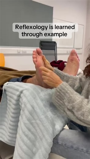 Reflexology is learned through example — by watching the teacher perform the sequence and techniques, and by allowing the hands to learn through observation and experience. While theory provides understanding, it is through repeated demonstration and guided practice that true confidence develops. #ReflexologyTraining #HandsOnHealing #HolisticWellness #TherapeuticTouch #LearnByDoing