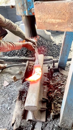 See how sharp weapons are made with digital machines.