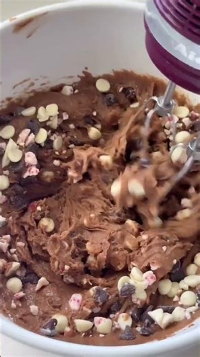 If you love peppermint hot chocolate, just wait until you try it in cookie form 🍪