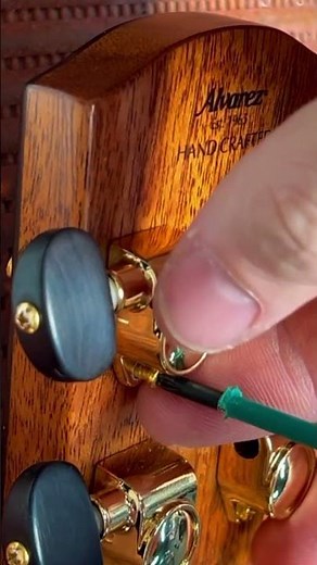Tutorial: mantenimiento de clavijas en guitarras y bajos