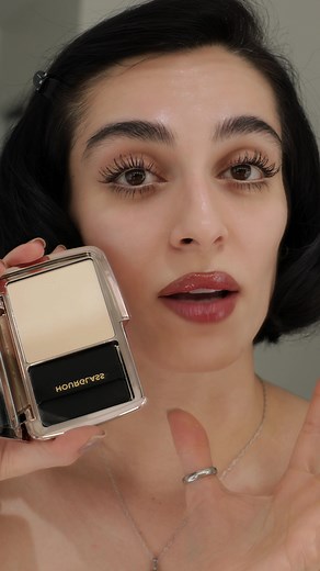 Hourglass Vanish Airbrush Pressed Powder Review