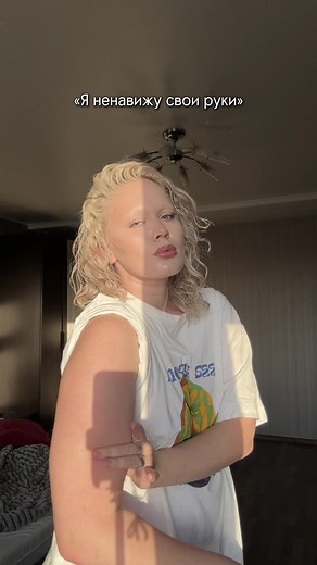 Blonde Fashion Moments: Outfit Inspirations and Poses