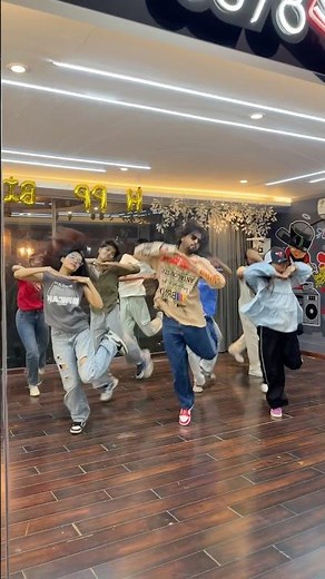 Say wow dance choreography by vijay akodiya #varundhawan #wowsong #hiphop #bollywood #sangeetdance
