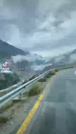 In love with these roads🥰😎 #karakoramhighway #KKHRoad #gilgit_heaven_on_earth #gilgitbaltistan #gilgitbaltistanpakistan #gilgitbaltistanadventure #gilgitbaltistanheaven #GilgitBaltistanBeauty #bookyourtriptoday | AK Tours and Travels