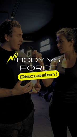 Marie, Coach & Formatrice - Musculation & Nutrition on Instagram: "Comment s'y prendre quand on passe de la force athlétique au bodybuilding ? 👀 C'est un sujet passionnant, qui peut titiller l'égo ! 🤯 Et pourtant, cela fait partie des sujets qu'un coach compétent doit maîtriser, selon moi. Et tu sais quoi ? Il y a encore quelques années, je me suis rendue compte que je n'étais vraiment pas à la hauteur. Je pensais savoir programmer de manière efficace. LOL Non. Après mon BPJEPS, j'ai dû me rem