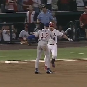 On this date in 1998, Mark McGwire hit home run No. 62 to become the single-season Home Run King. 👑 (🎥 @mlbvault) | CBS Sports HQ