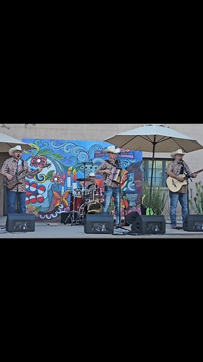 We'll be at the Gila River Resorts & Casinos VEE QUIVA in the Tequila Lounge this Friday Nov 7th from 9pm-1am. No Cover! Get there early for the best seats. Next public event will be in San Martin, CA. Check out my page for more info. #fypシ #paratiiiiiiiiiiiiiiiiiiiiiiiiiiiiiii #livemusic #music #casino #MusicaEnVivo #mexicanmusic #ConjuntoMusic #ChicanoMusic #chicano #tejano #TejanoMusic #texmexmusic #texmex #Arizona #AZ #laveenaz #Laveen #fyp #parati #paratii #honner | Elijah Ezequiel