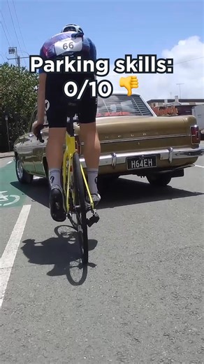 No look, no indicator and no brains. Caught on the Fly12 Sport 📸 | Cycliq