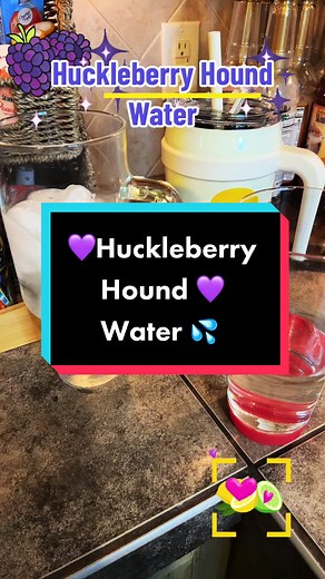 Huckleberry Hound Water 💦💜Recipe: Lemonade pack, Davinci Huckleberry Syrup, Jordans Skinny Syrup Lime #skinnysyrup #fyp #watertok💧 #jordansskinnnysyrup #singlestogo #davincisyrup #water #wateroftheday #h20