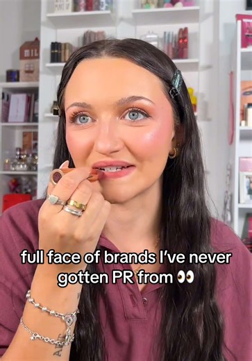 GRWM using a full face of brands I’ve never gotten PR from 💋📦👀 and hopefully we’ll change that!! 😉🫶🏼 part 2 Products ✨ @Saie wy gel ⭐️ @Makeup By Mario s palette ✨ @ILIA Beauty mascara @SHISEIDO lash curler ⭐️ @NYX Professional Makeup eyeliner ✨ @Glossier ome palettes ⭐️ @Jason Wu Beauty fy brow gel ✨ @milkmakeup hydro grip gel tint shade 4 ⭐️ @LYS Beauty contour stick shade harmony ✨ @rhode skin blush shade juice box ⭐️ @Kylie Cosmetics powder blush shade winter kiss ✨ @Tower 28 Beauty co