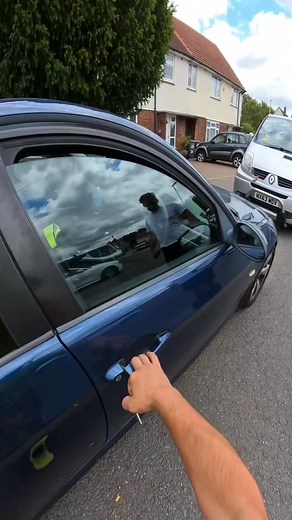 Locked out in London unlock done plus emergency blade ready 🔑 #key #cars | Sebastian.the.locksmith