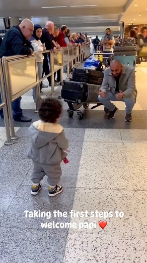 78K views · 404 reactions | Taking the first steps to Welcome Papi 懶 Credits to @mayafahiim #lebanon #beirut #welcomehome #firststeps #kids #christmas #merrychristmas | Eyes of Lebanon | Facebook