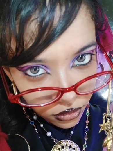 Impresionante Cosplay de Bayonetta con Maquillaje Creativo