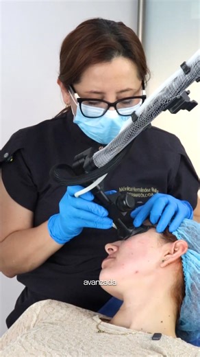 Mhbdermatologiaavanzada on Instagram: "Tu piel no solo necesita verse mejor. Necesita regenerarse correctamente. El Láser CO₂ estimula colágeno profundo y renueva la textura de la piel. Los Exosomas aceleran la reparación celular y potencian los resultados. Cuando la tecnología se une a la ciencia médica, el glow deja de ser temporal y se vuelve real. @karolquinteros 📍 MHB Dermatología Avanzada Agenda tu valoración médica."