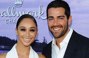 Jesse Metcalfe announces engagement to girlfriend Cara Santana