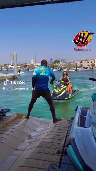Jet Ski Docking Fail: A Hilarious Attempt Gone Wrong